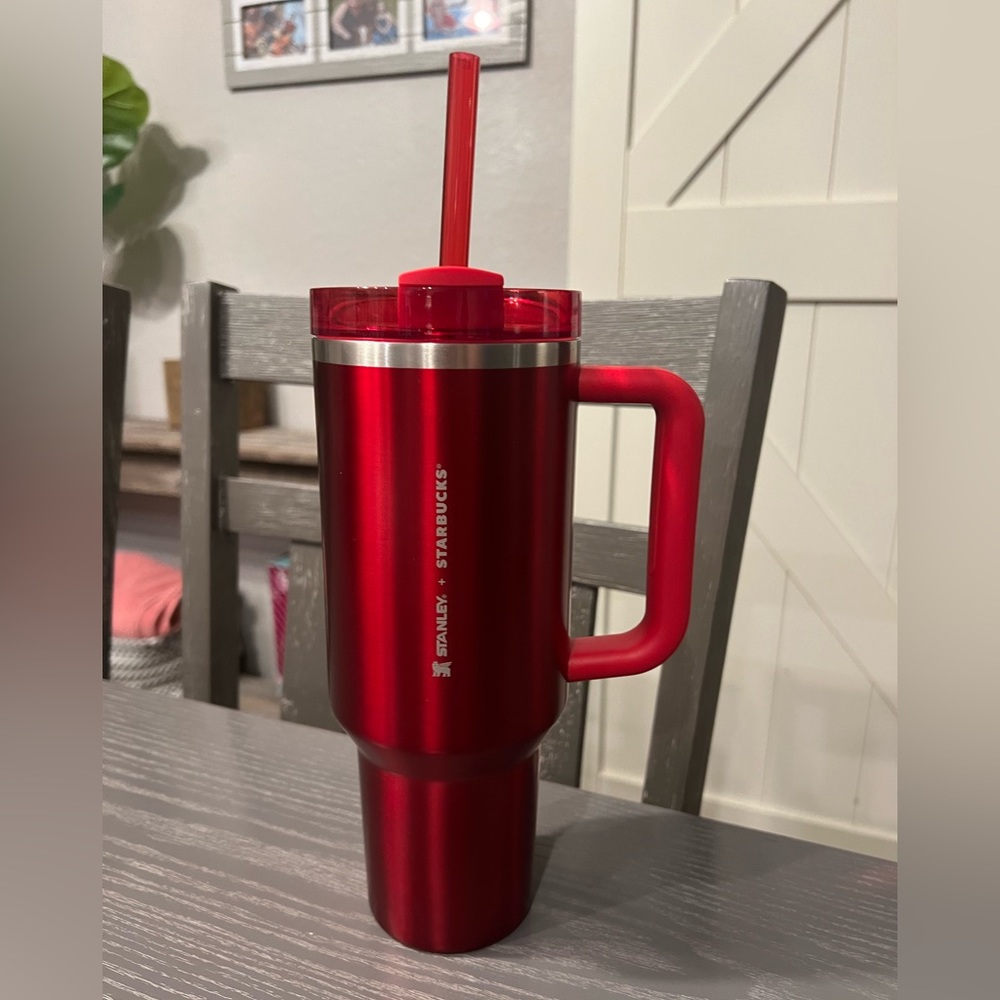 Stanley x Starbucks red holiday US 40 oz tumbler